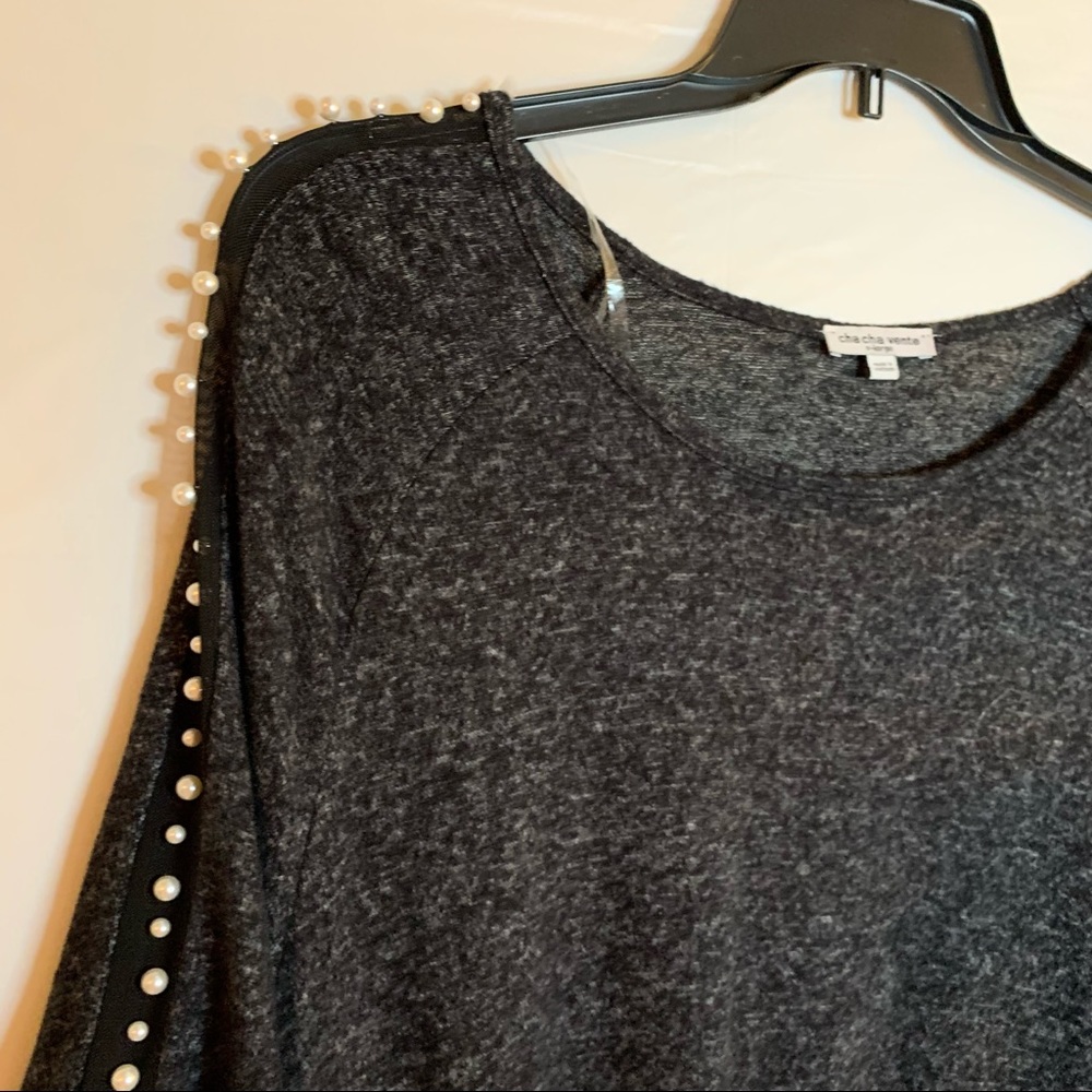 cha cha vente dark gray top with Pearl accents